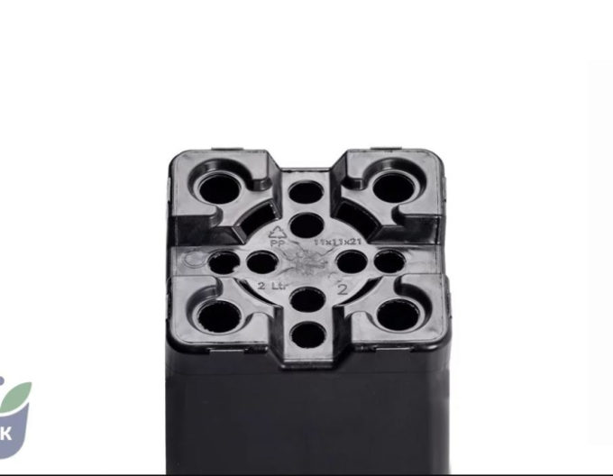 Kvetináč plastový vysoký štvorcový 2l, 11 x 21,5 cm