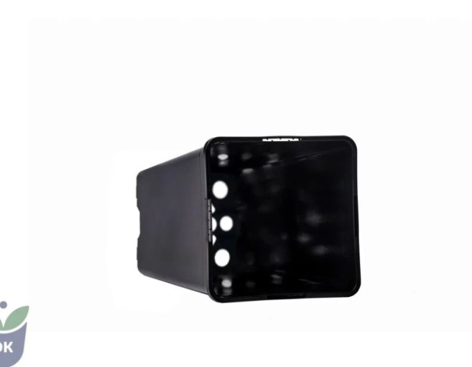 Kvetináč plastový vysoký štvorcový 2l, 11 x 21,5 cm