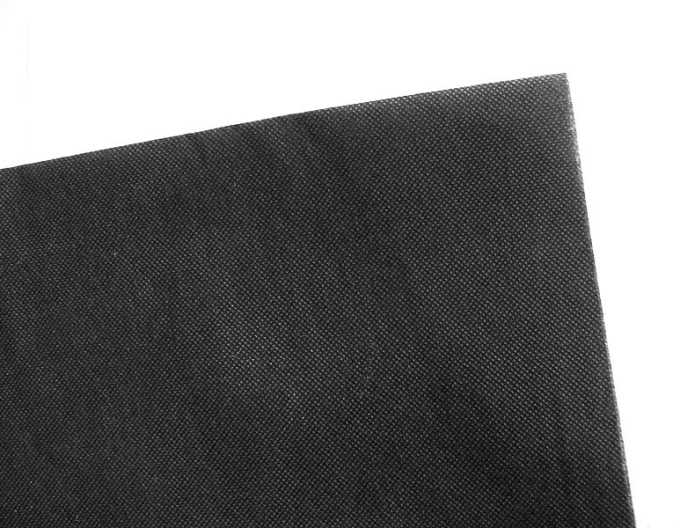 Netkaná textília čierna 45g/m2 1,6x10m